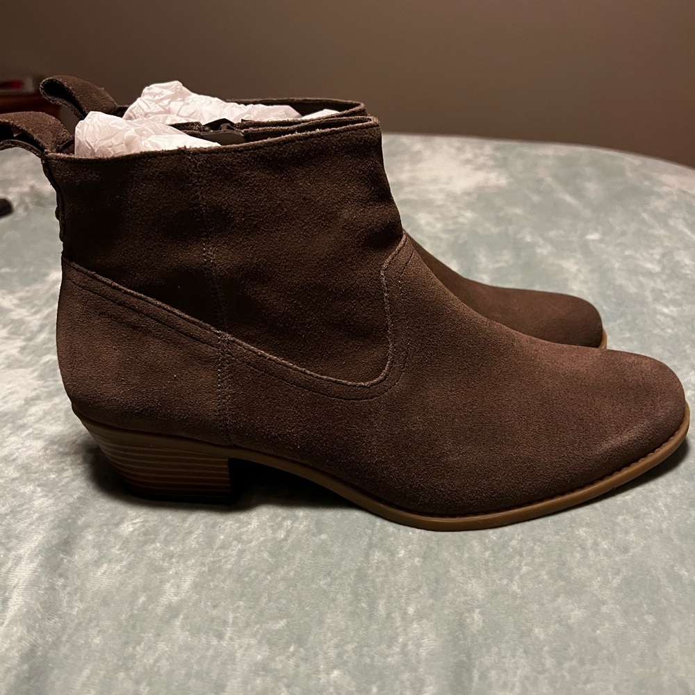 Vionic Vera boot